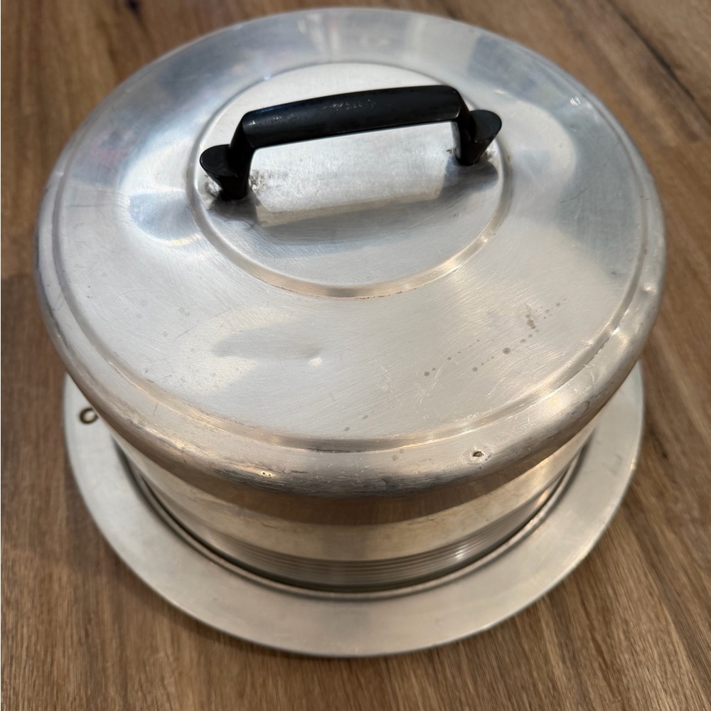 VTG Regal Ware Aluminum Cake Pan with Lid